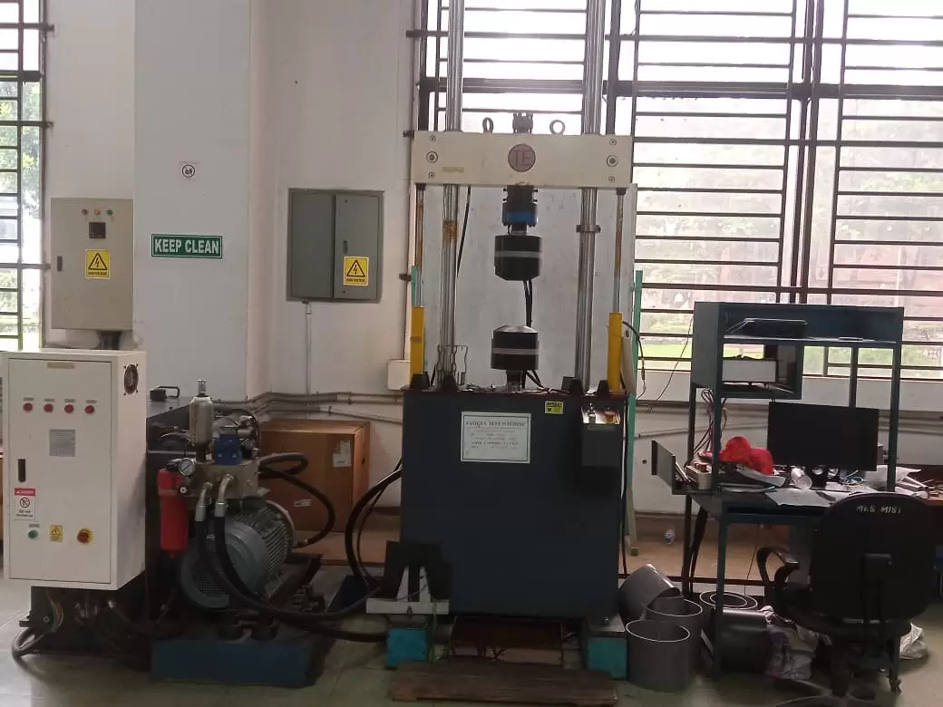 Universal Testing Machine / Fatigue Test Machine